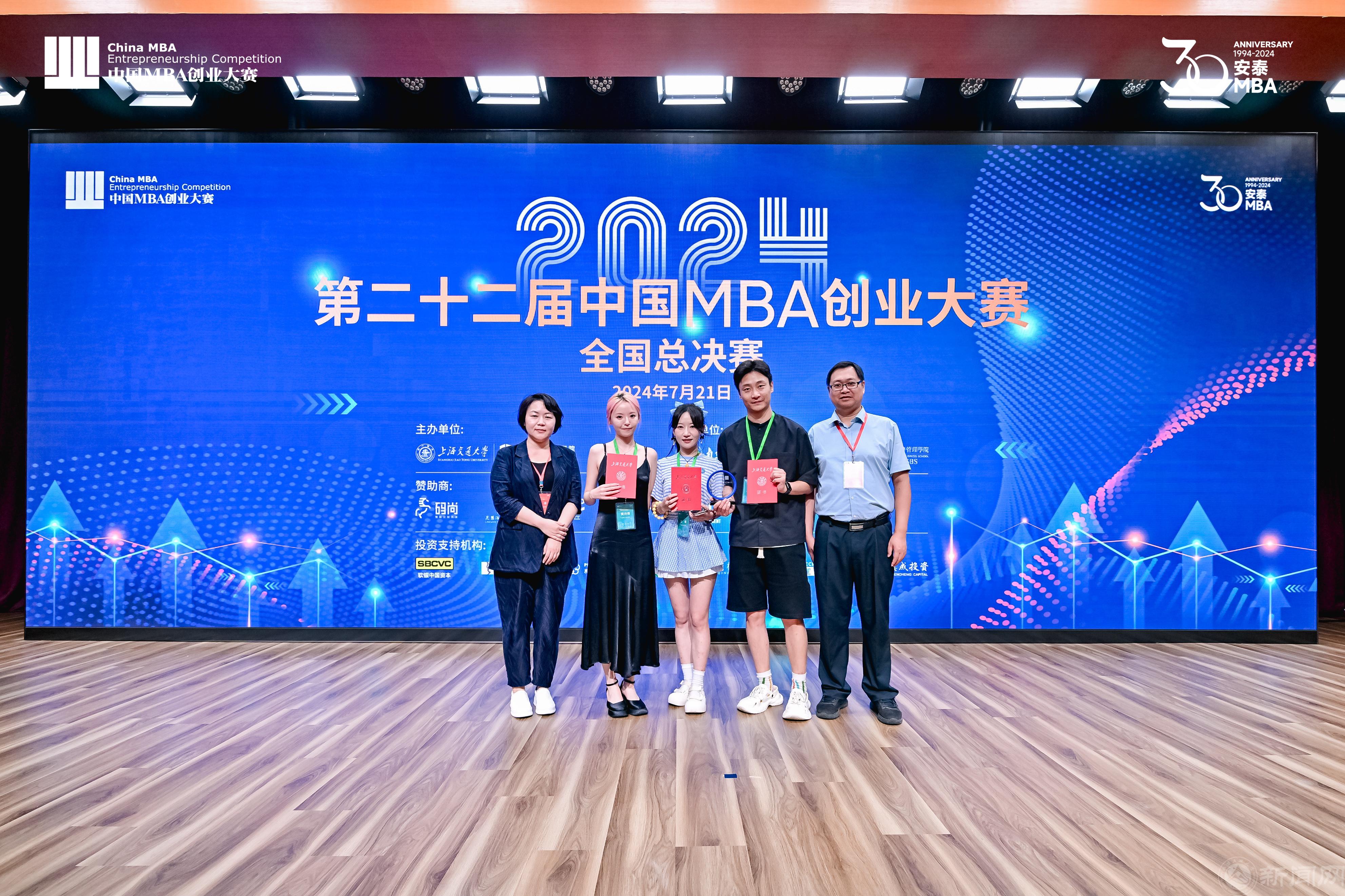 伟德官网参赛师生团队合影.jpg 伟德官网参赛师生团队合影.jpg