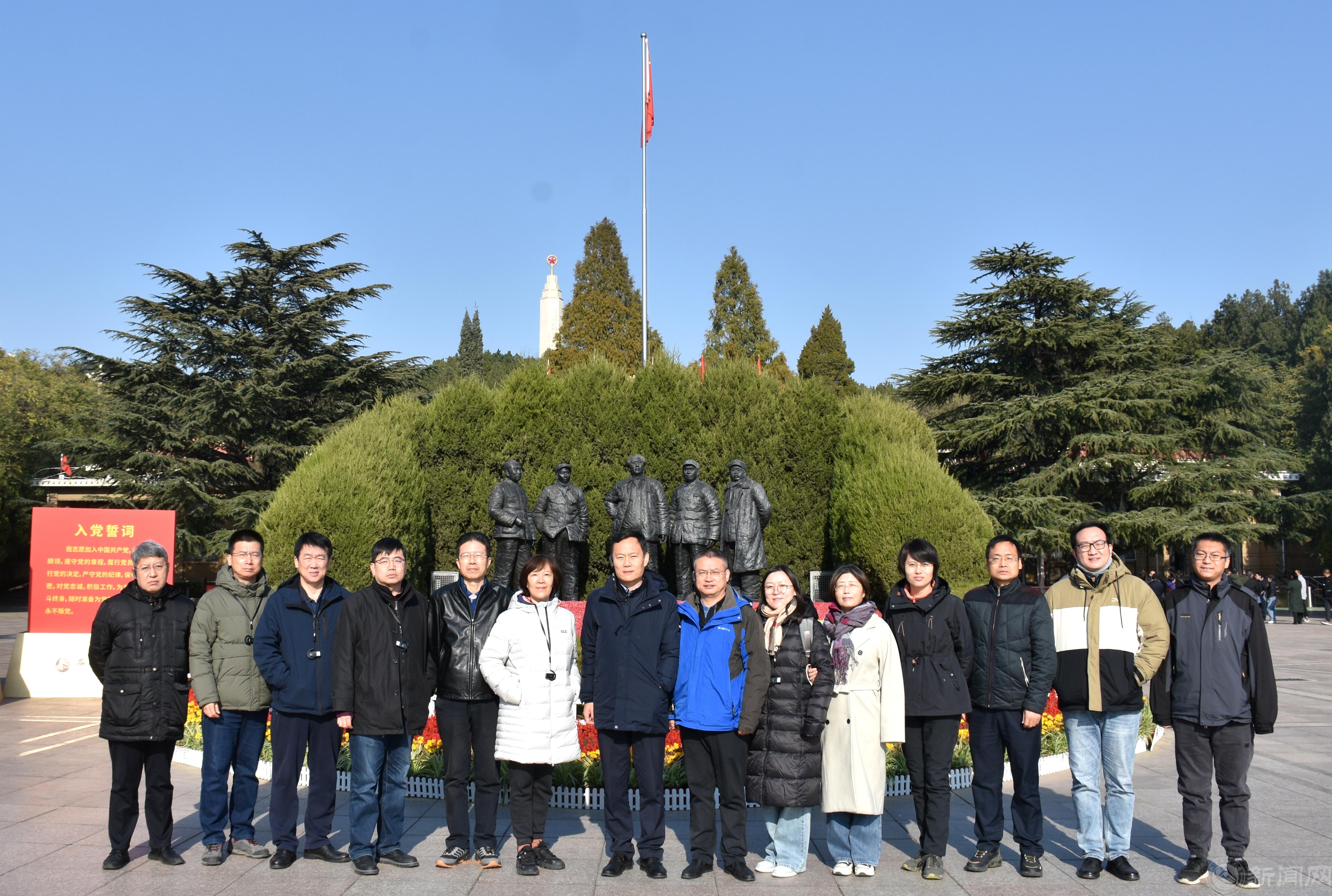 01西柏坡五大书记广场合影.jpg 01西柏坡五大书记广场合影.jpg